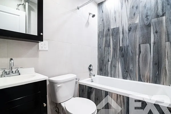 Rented by EXR | media 10