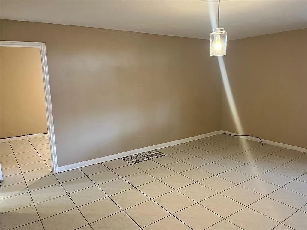 2 bed, 827 sqft, $1,100 — Photo 4