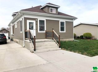 405 E Pleasant St, Elk Point, SD 57025