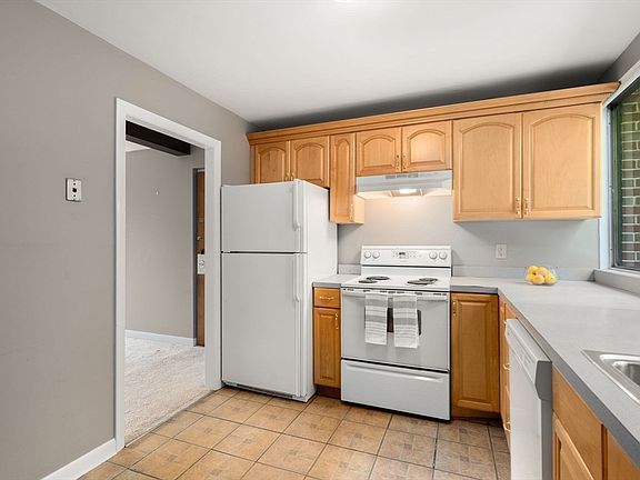 3rd image of 7 Longwood Dr #207