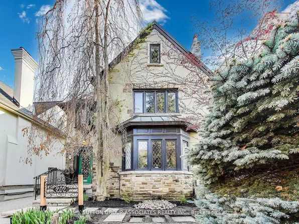 202 Forest Hill Rd, Toronto, ON M5P 2N4