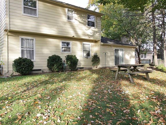 3rd image of 1709 Forest Downs Dr