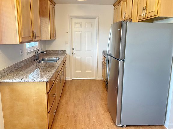 5th image of 1002 Hacienda Ave