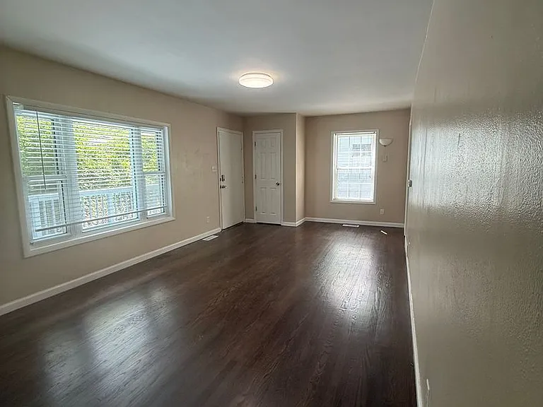 107 Eureka Rd — Photo 5