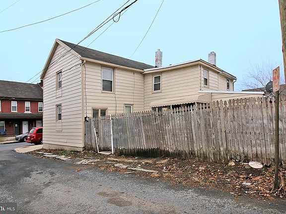 2nd image of 923 Guilford St