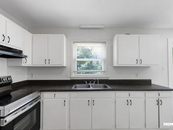 5422 Wichita Dr, Fayetteville, NC 28303