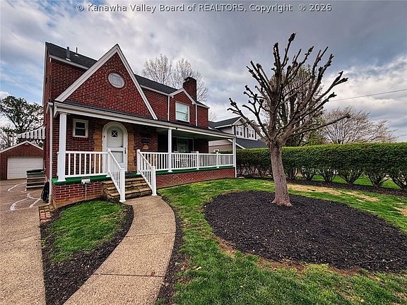 5th image of 803 Maple Rd