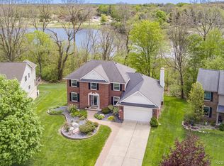 6357 Golf View Dr, Clarkston, MI 48346