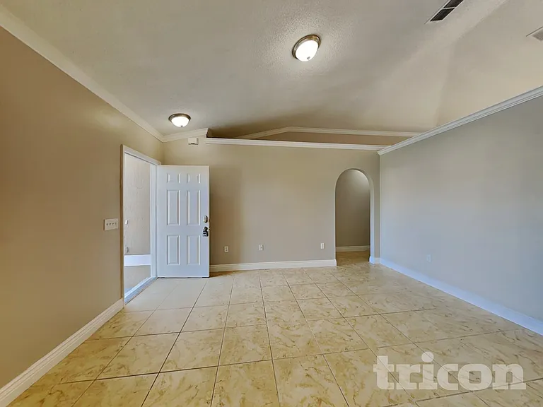 312 Colony Ct — Photo 16