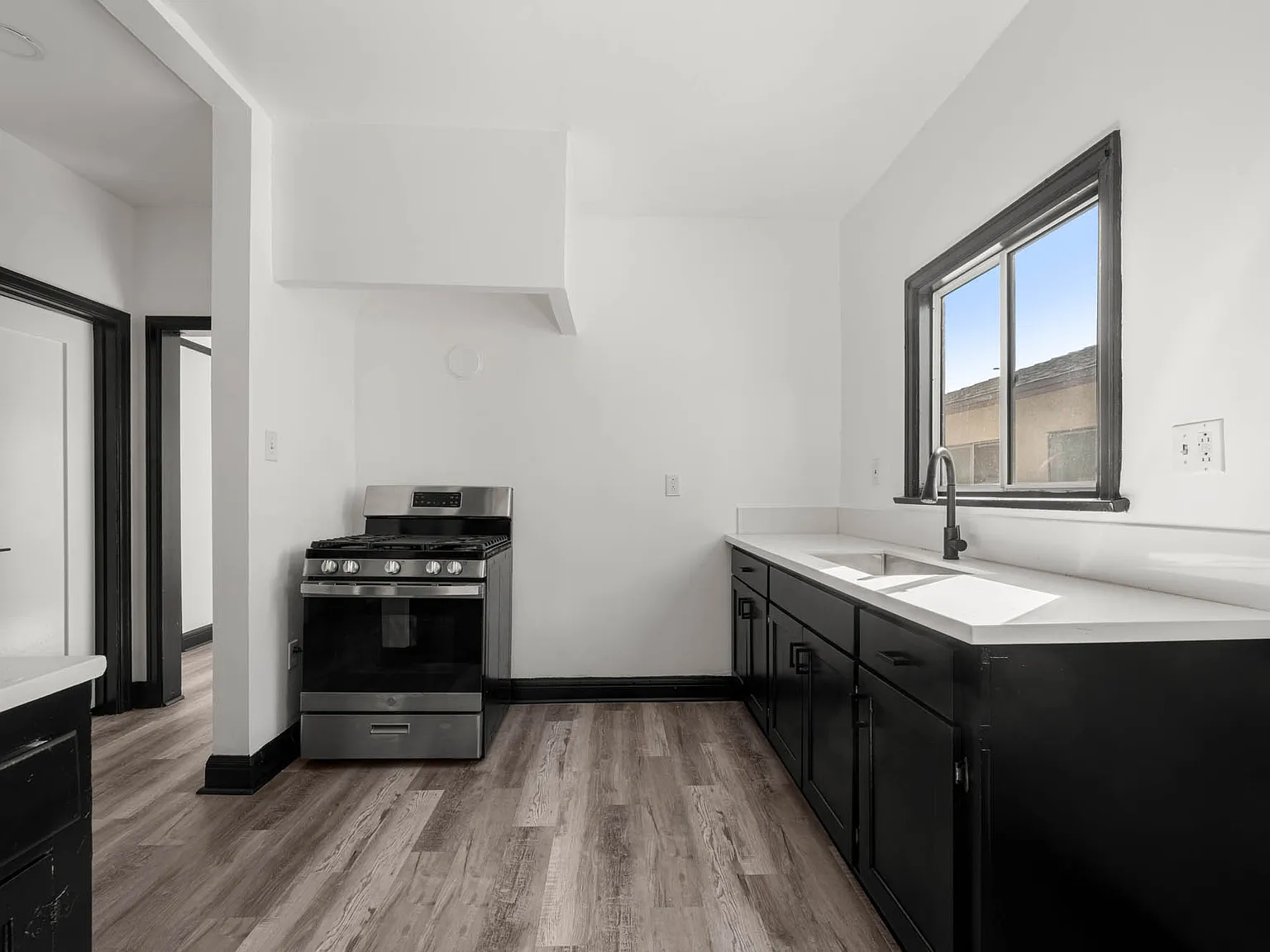 1329 2nd Ave — Photo 1