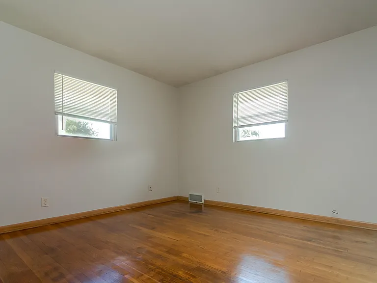 3952 S 43rd St — Photo 11