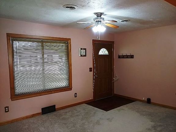 3rd image of 429 Superior Ave
