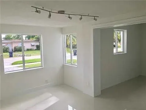 4241 SW 98th Ave — Photo 5