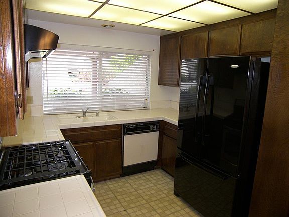 Fully featured kitchen