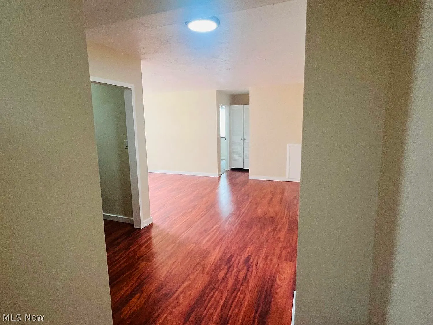 1 bed, 1.0 bath, 688 sqft, $1,185 — Photo 2