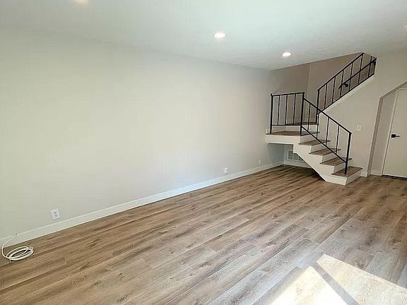5th image of 2847 Harbor Blvd #B