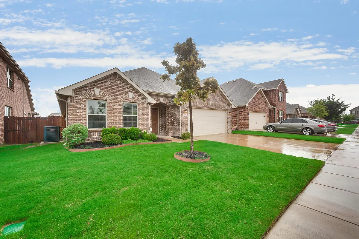 Building Photo - 4721 Lazy Oaks St