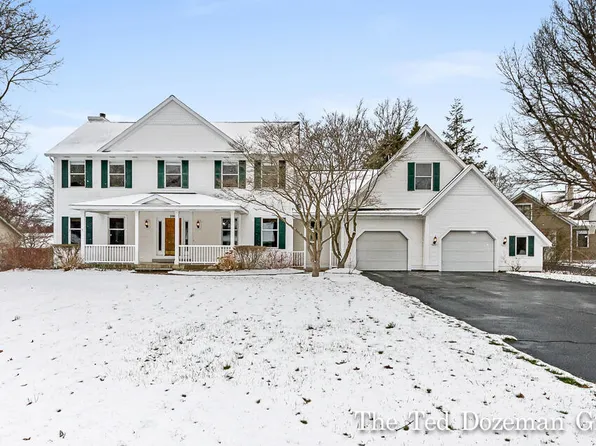 390 Tiffany Shores Dr, Holland, MI 49424