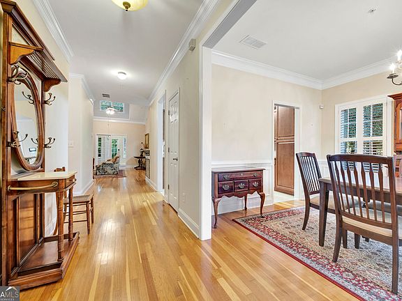 4th image of 10115 Malcolm Ct
