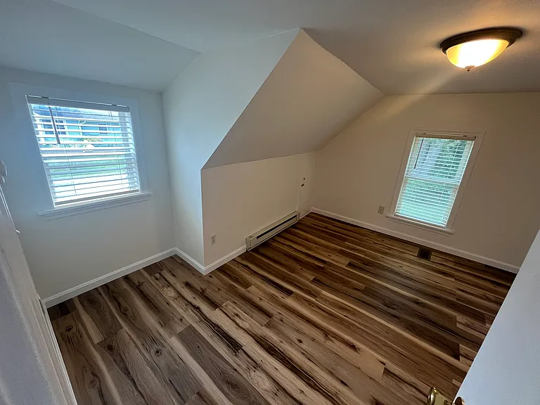 328 Tyrone St — Photo 32