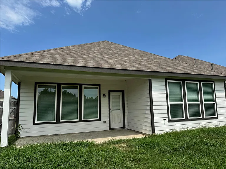 305 Black Bear Dr — Photo 3