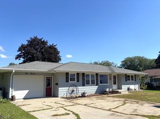 411 Park Ct, Morrison, IL 61270
