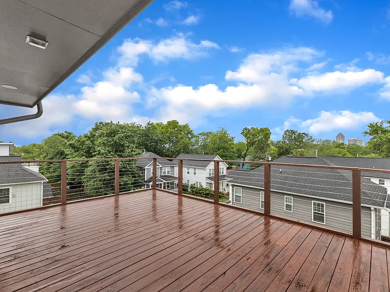 3rd floor balcony w/ storage closet