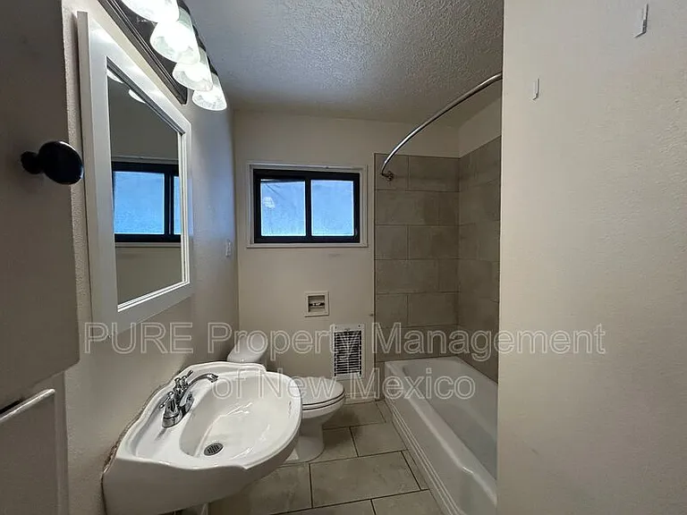 2104 Smith Ln — Photo 7
