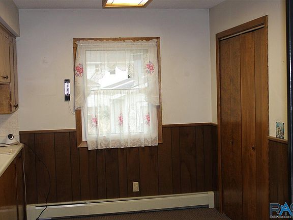 3rd image of 710 N McKenzie St