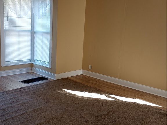 3rd image of 1317 Hall St