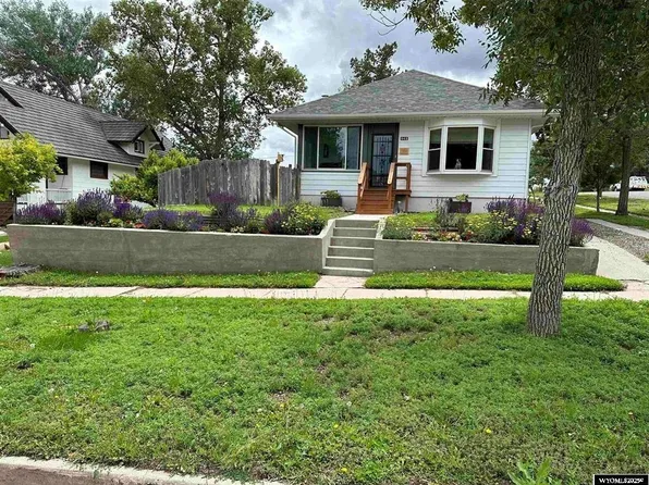 945 Arapahoe St, Thermopolis, WY 82443