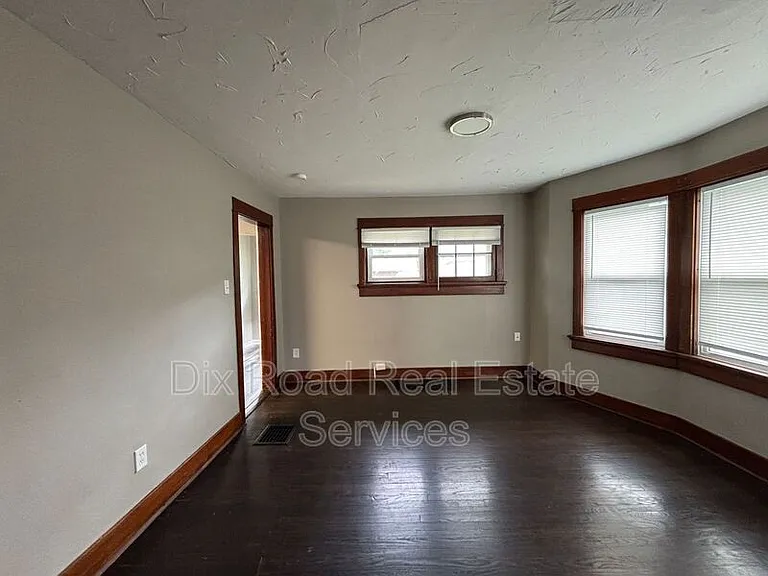 4013 E 3rd St — Photo 11