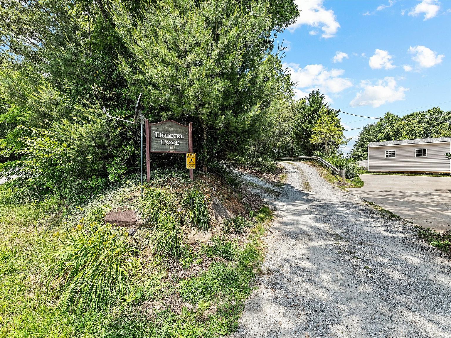 60-78 Drexel Rd, Hendersonville, NC 28739 | MLS #CAR3927346 | Zillow