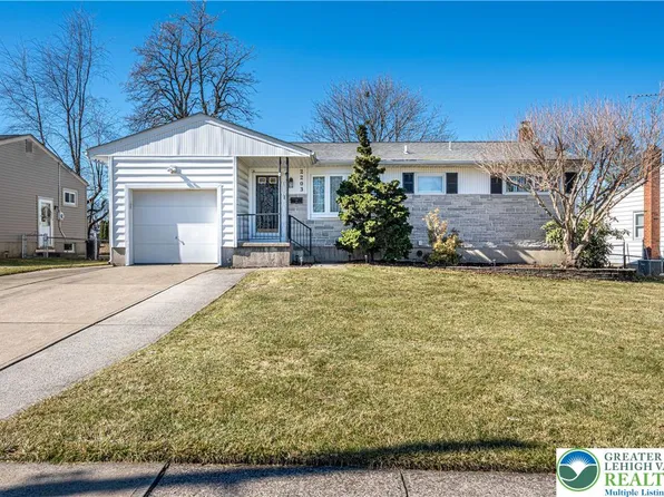 2203 Allwood Dr, Bethlehem, PA 18018