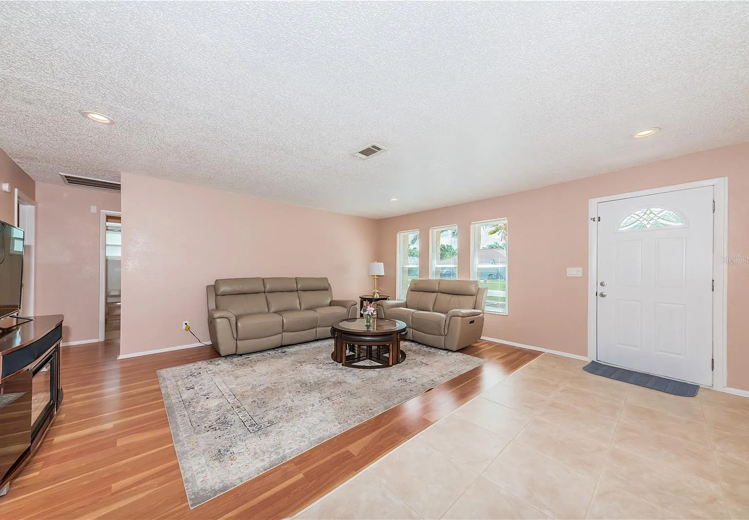 3 bed, 1420 sqft, $2,800 — Photo 3