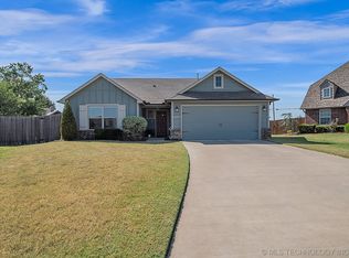 7904 S Dogwood Ave, Broken Arrow, OK 74011