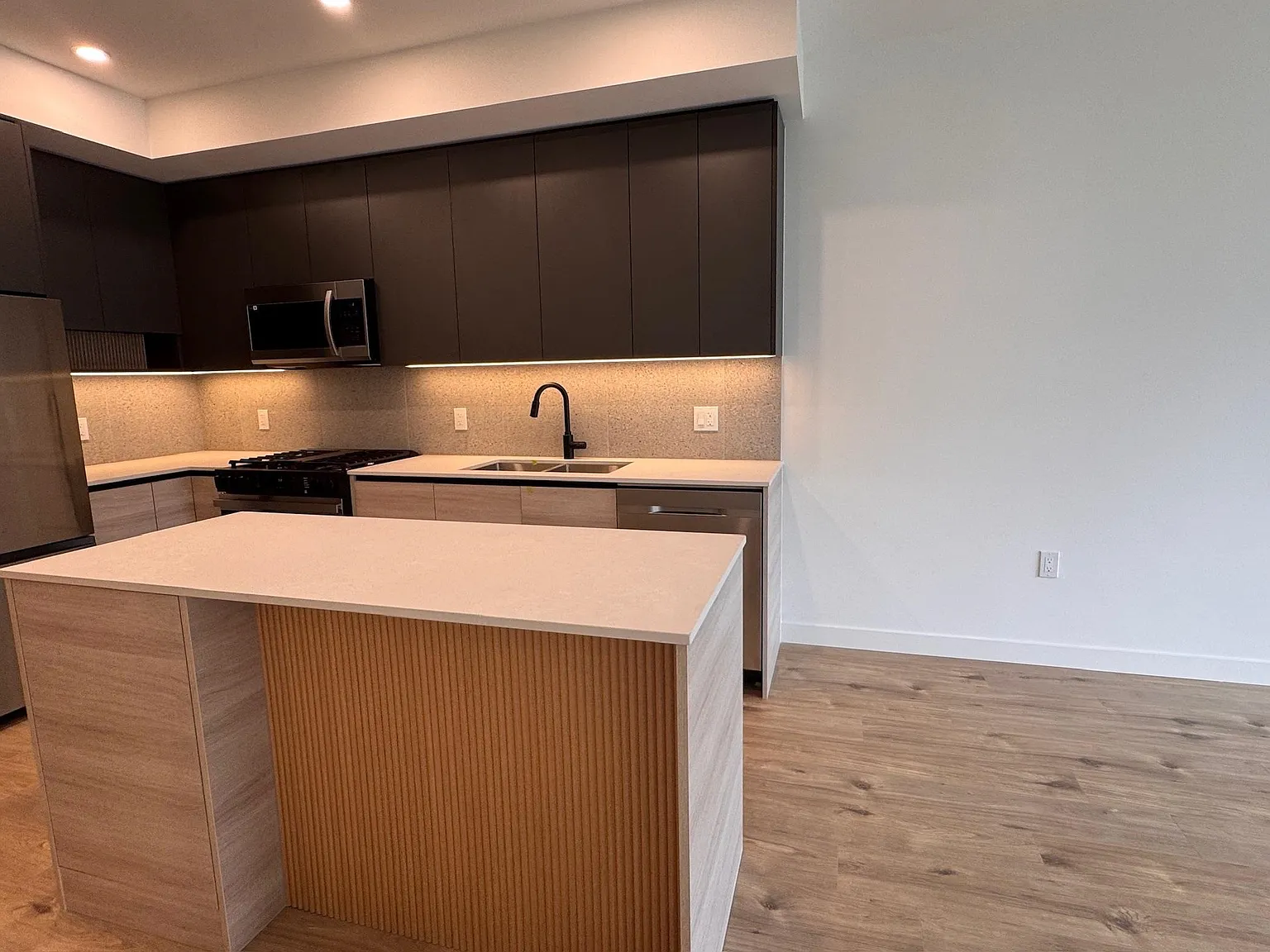 1 bed, 500 sqft, $2,250 — Photo 3