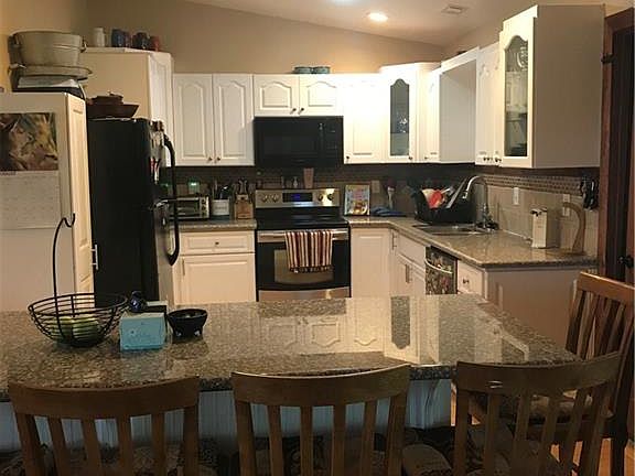 2nd image of 1118 NE 6th Pl