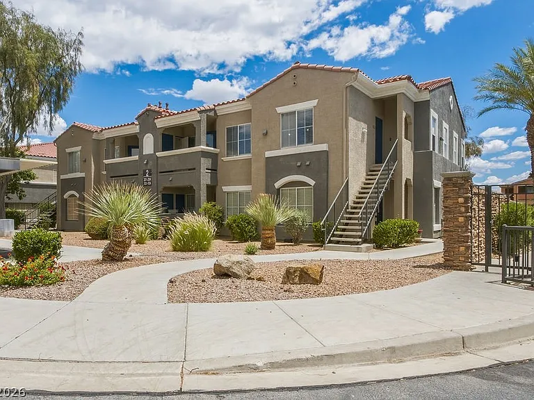 10245 S Maryland Pkwy #201 — Photo 1