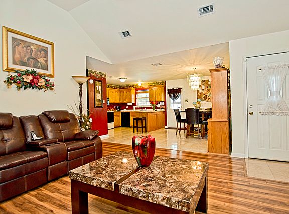 4th image of 406 Idlewild Dr