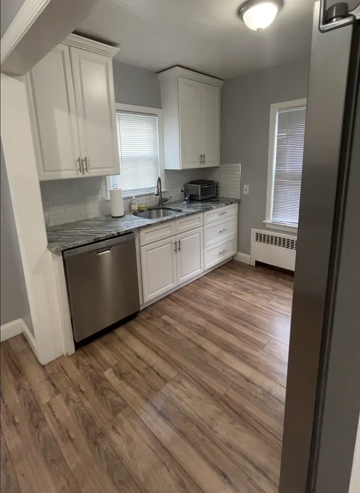 6 bed, 2100 sqft, $6,300 — Photo 1