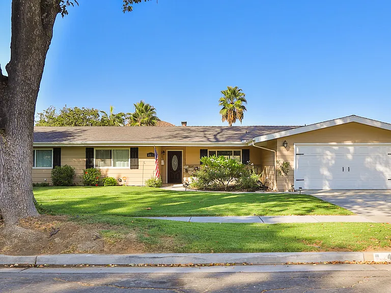 4835 Cliffside Dr — Photo 1