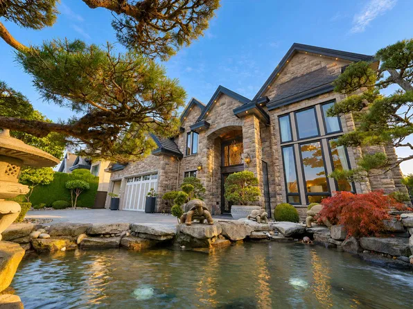 7551 Sunnybank Ave, Richmond, BC V6Y 1G6