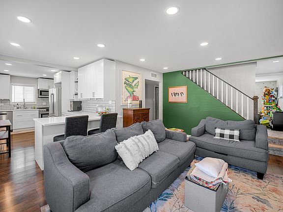 4th image of 1436 Hirsch Ave