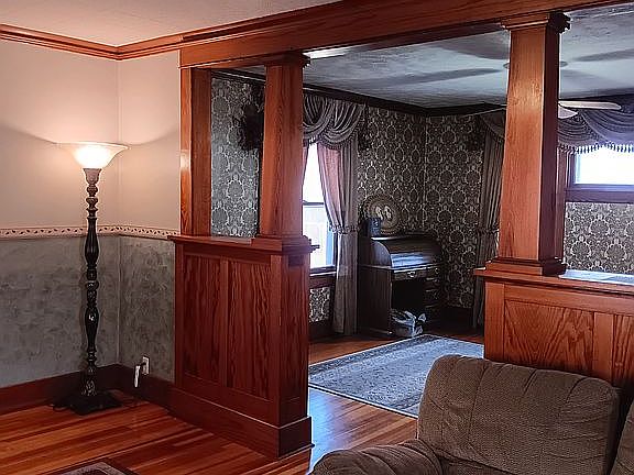 2nd image of 405 E Eldora Ave