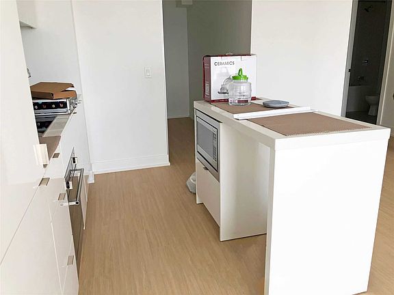 4th image of 7 Grenville St #5708