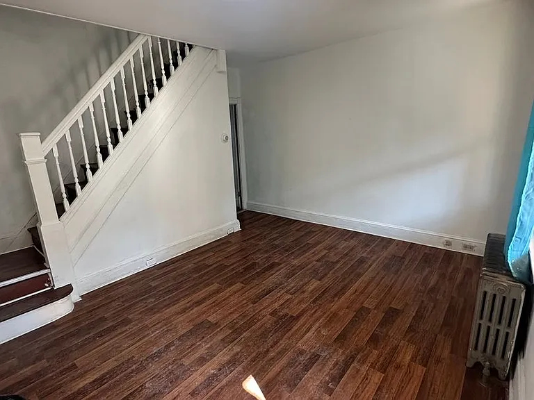 4214 N Darien St — Photo 2