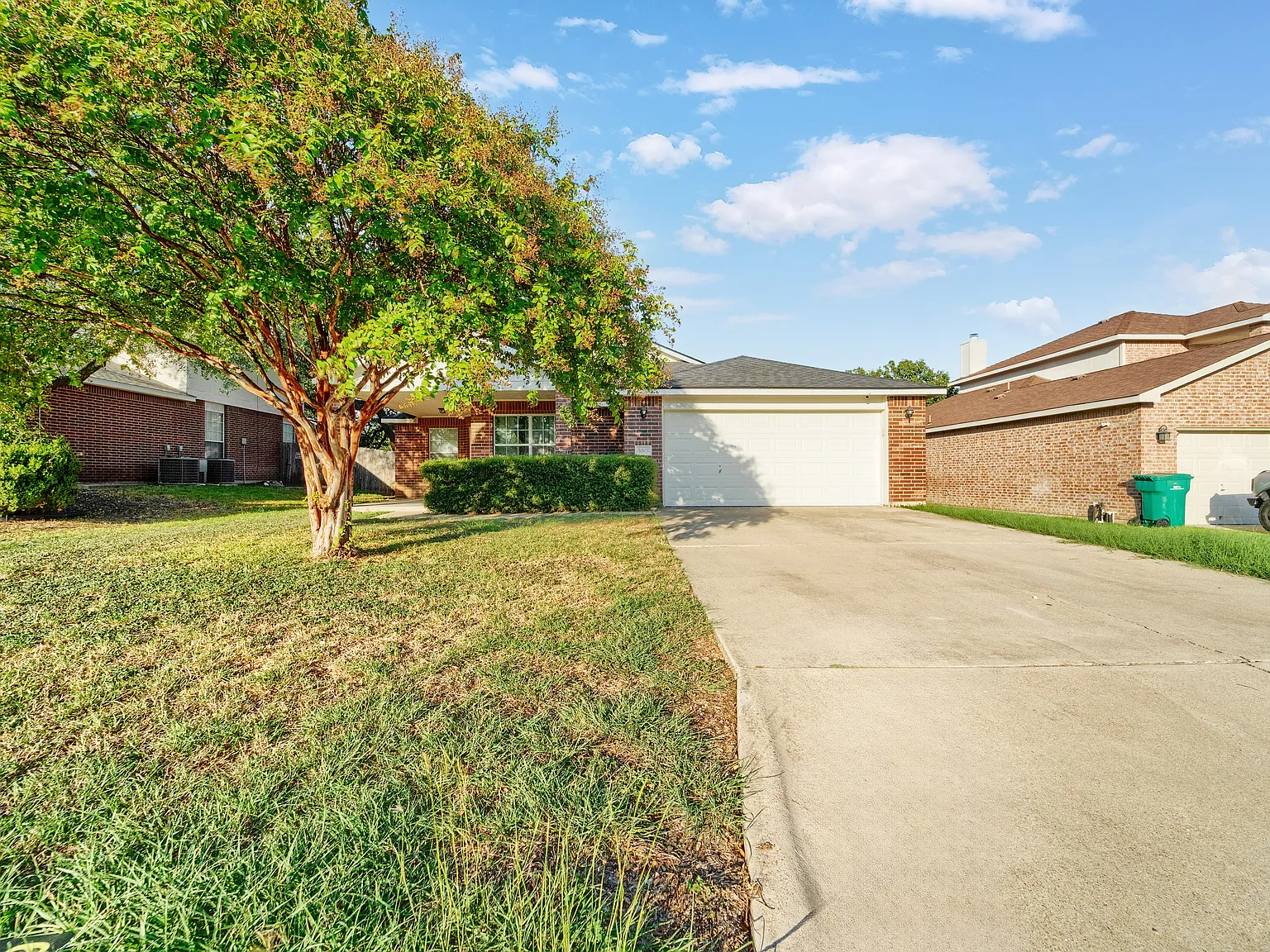 3 bed, 1958 sqft, $1,800 — Photo 2