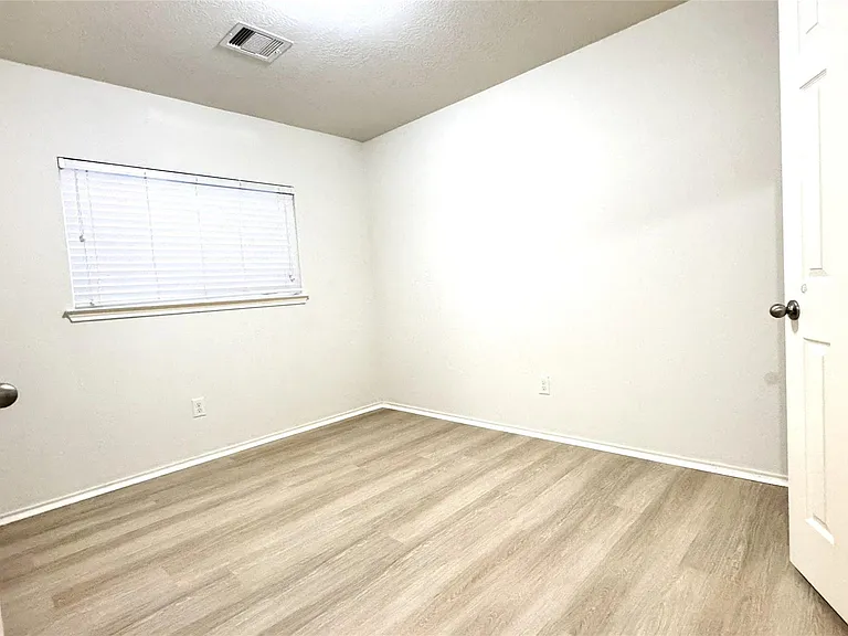 6818 Hampden Point Ct — Photo 16