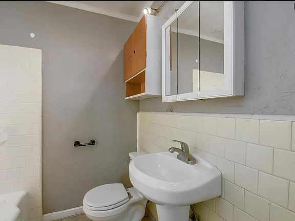 3rd image of 1819 Basile Ave